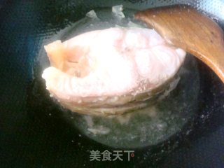 蒜香豆腐鲤鱼的做法步骤：4