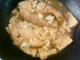 蒜香豆腐鲤鱼的做法步骤：13