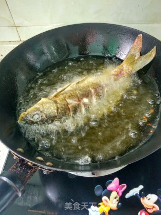 木耳烧鱼的做法步骤：3