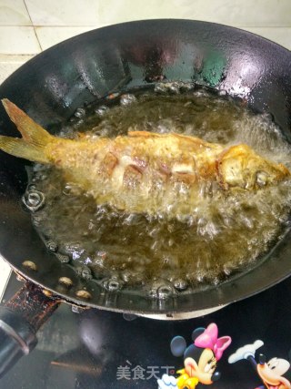木耳烧鱼的做法步骤：4