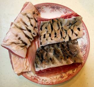 鲤鱼冻豆腐汤的做法步骤：1