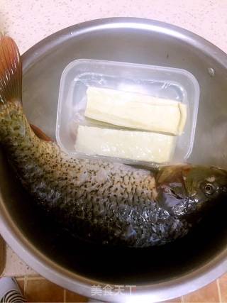 内蒙吃法炖鲤鱼的做法步骤：2