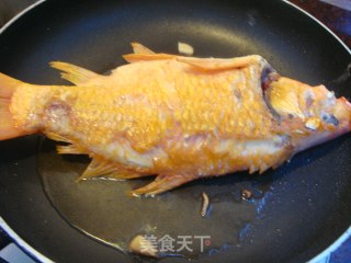 剁椒红烧鲤鱼的做法步骤：3