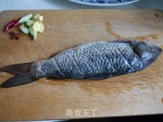 家常炝锅鱼的做法步骤：1