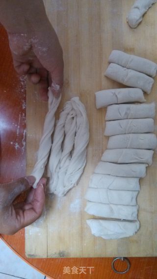 家常炖鱼——鱼锅卷子一锅鲜的做法步骤：15