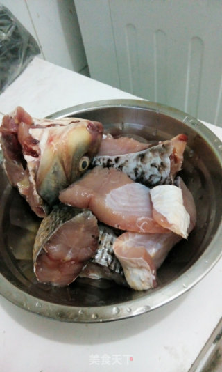 豆腐粉条大鱼汤的做法步骤：1