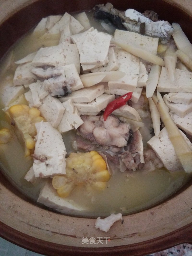 鲤鱼豆腐玉米汤的做法