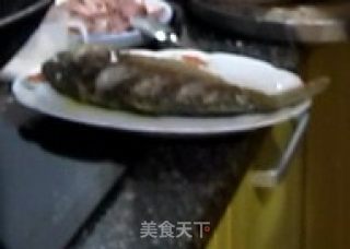 川菜-香葱鲤鱼的做法步骤：1