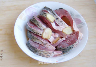 秋茄炝锅鱼的做法步骤：1