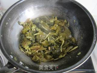 激起味蕾的酸辣开胃菜——泡椒酸菜鱼的做法步骤：4