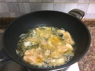 泡椒豆豉干烧鱼的做法步骤：5