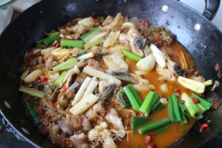 【重庆】泡椒豆瓣鱼的做法步骤：24