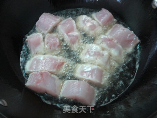 铁锅不粘的秘诀：铁锅煎烧豆腐鱼的做法步骤：13
