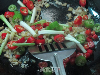 铁锅不粘的秘诀：铁锅煎烧豆腐鱼的做法步骤：18