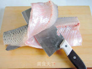 【酸汤鱼片火锅】-- 附片鱼详细过程的做法步骤：2