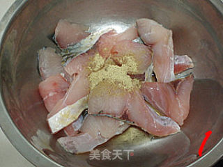 【创意新派菜】----香辣盐菜鱼的做法步骤：1