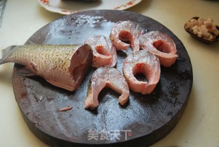 在家自制“鱼肉外酥里嫩、汤汁咸鲜适口”的江南风味【爆鱼面】的做法步骤：2