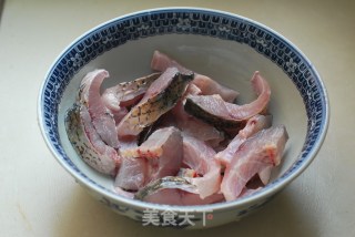 在家自制“鱼肉外酥里嫩、汤汁咸鲜适口”的江南风味【爆鱼面】的做法步骤：3