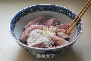 在家自制“鱼肉外酥里嫩、汤汁咸鲜适口”的江南风味【爆鱼面】的做法步骤：4