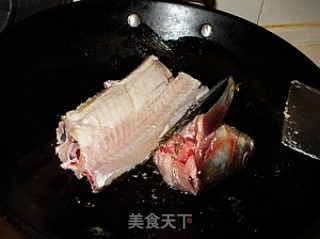 鱼头鱼骨豆腐汤的做法步骤：4