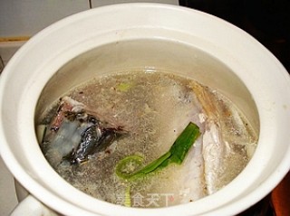 鱼头鱼骨豆腐汤的做法步骤：5