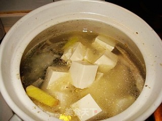 鱼头鱼骨豆腐汤的做法步骤：6