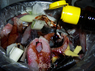 冬季养生菜---鱼肉鲜甜的美味熏鱼的做法步骤：3