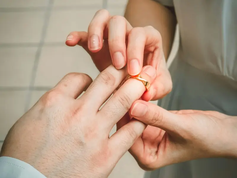 老公出轨后别急着离婚,这3步才是真·挽回婚姻的狠招 老公出轨后别急着离婚,这3步才是真·挽回婚姻的狠招